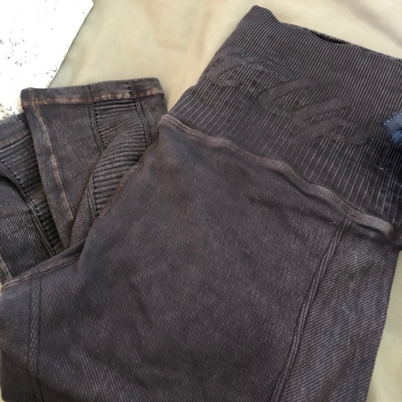 Tone It Up x Avomuse Fire Legging - Picture 2 of 2